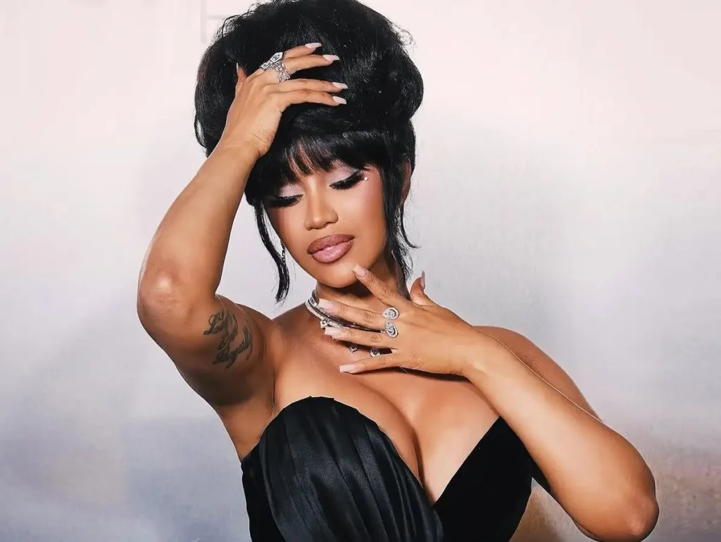 ‘That was the government’ – Cardi B declares after falling on stage